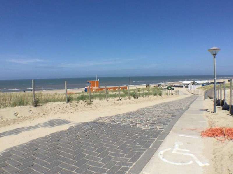 Rolstoelopgang strand Kijkduin.